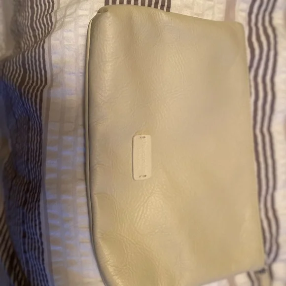 Clutch - Picture 2 of 4